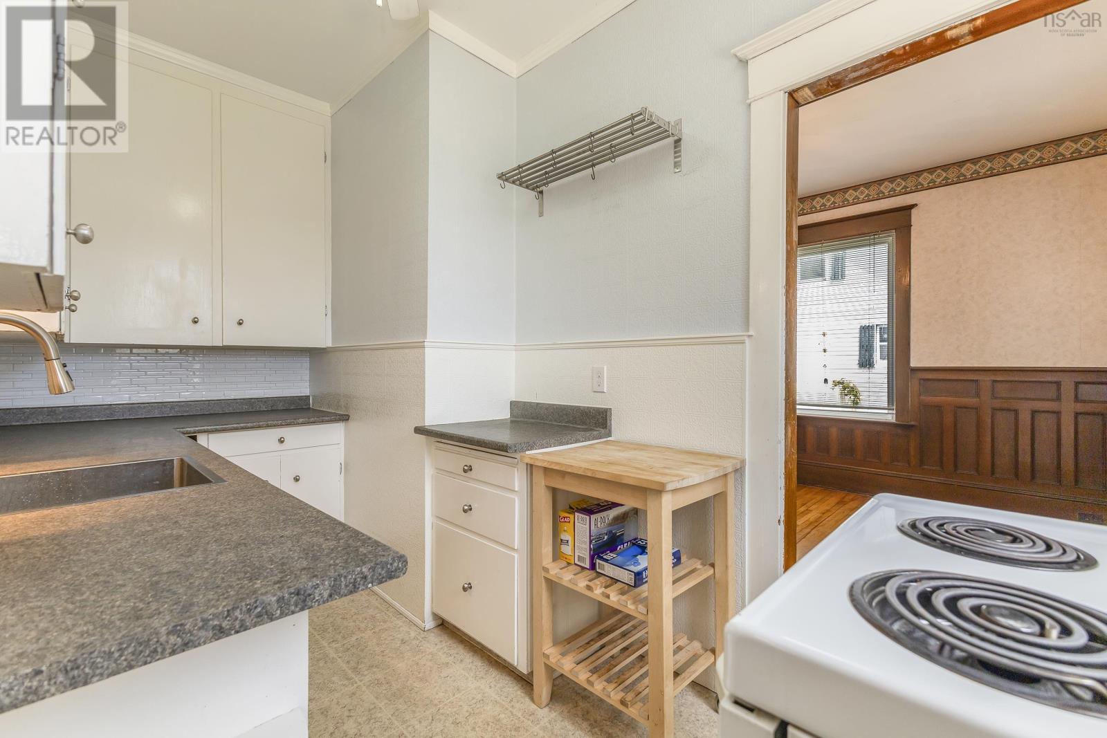 Property 40 of 49 of 548 Nelson Street