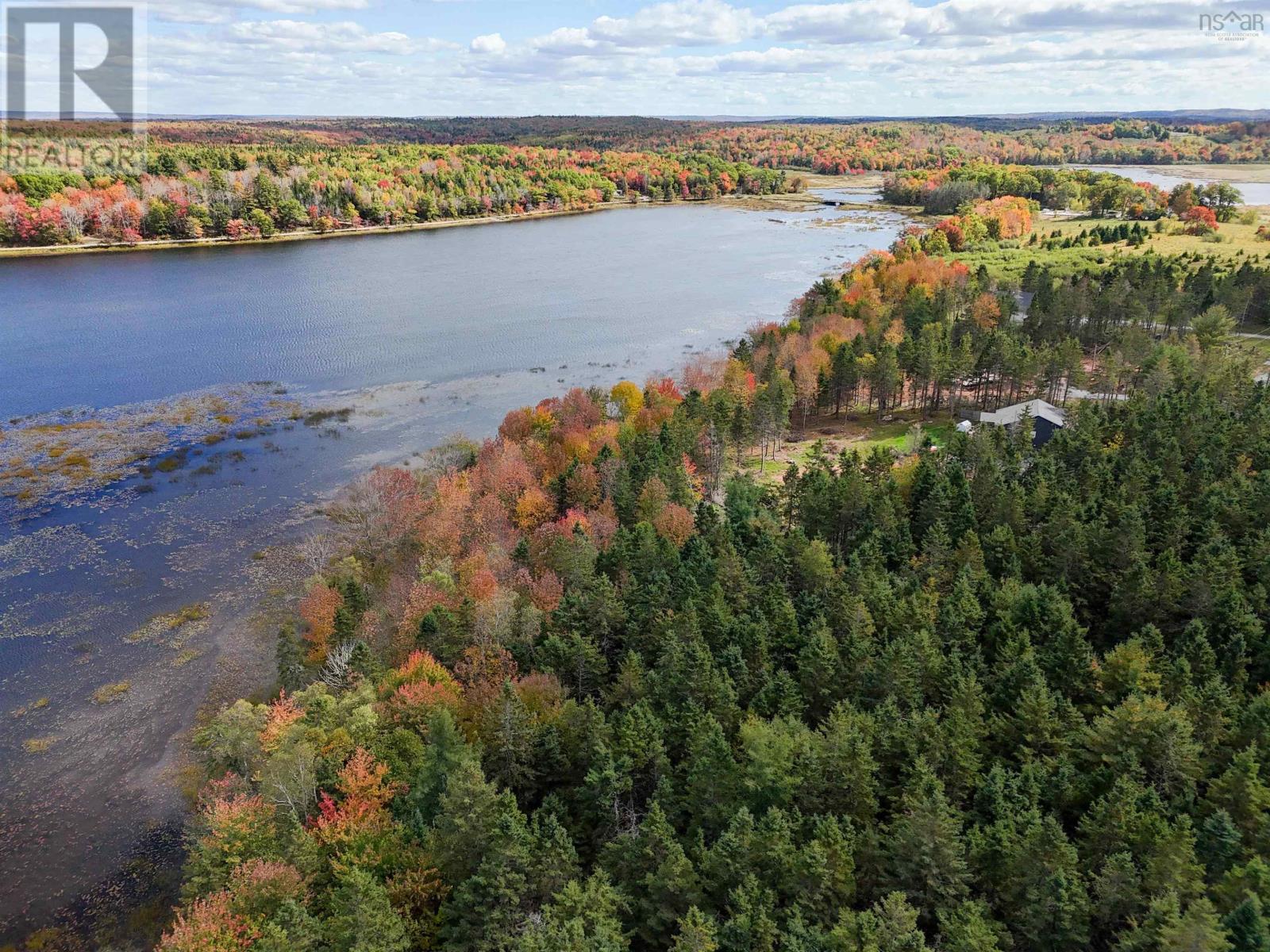 Property 18 of 19 of 994 Lake Egmont Road