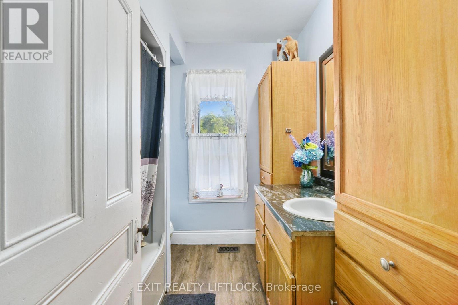 108 GODOLPHIN ROAD - 16