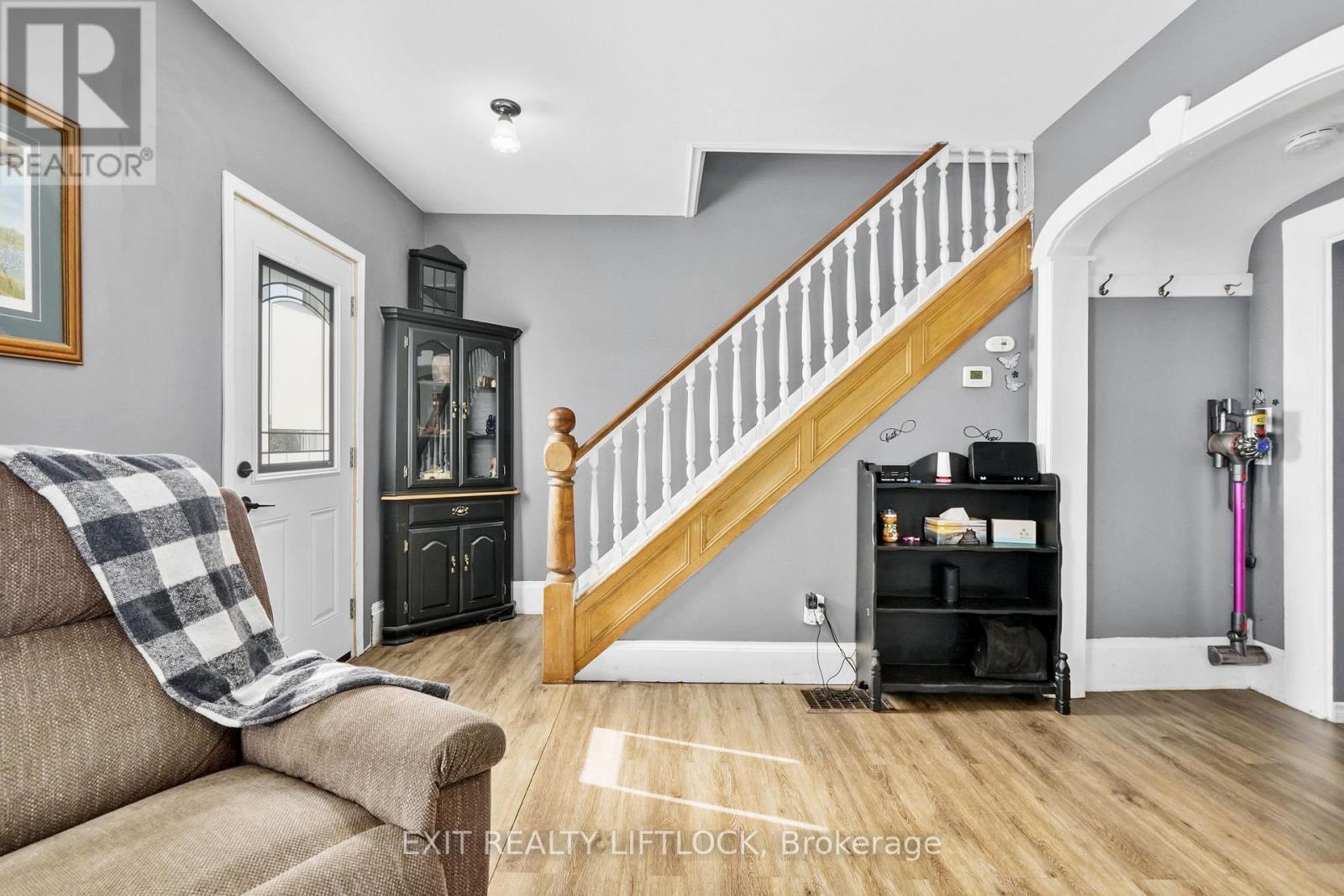 108 GODOLPHIN ROAD - 22