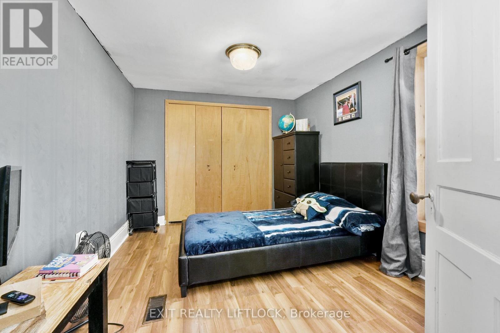 108 GODOLPHIN ROAD - 29