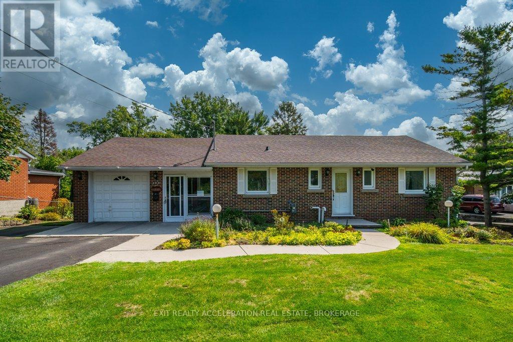 400 Dundas Street West