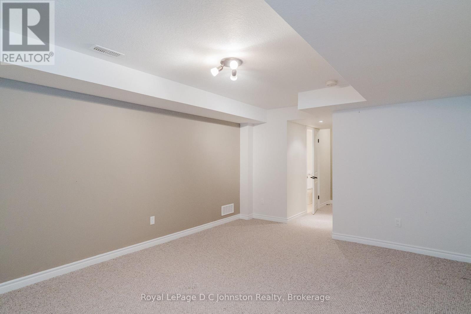 #18 935 GODERICH STREET N - 29