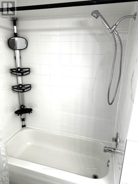 Single Family House Bungalow for Sale in  KAREN CRESCENT Hamilton (Mountview) 