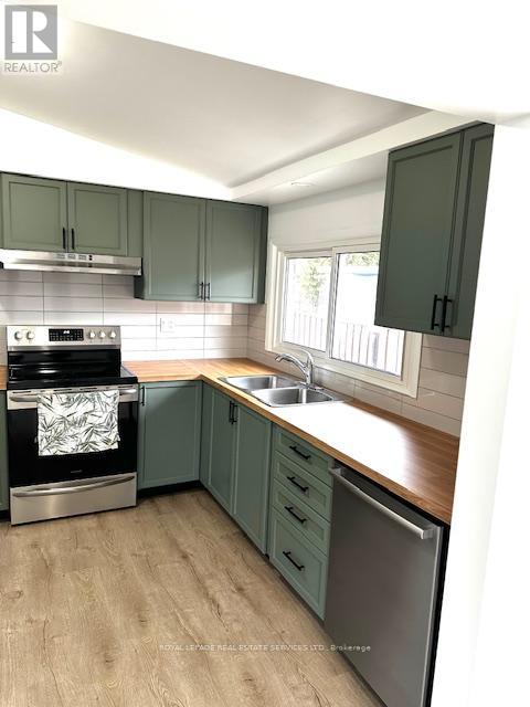 Single Family House Bungalow for Sale in  KAREN CRESCENT Hamilton (Mountview) 