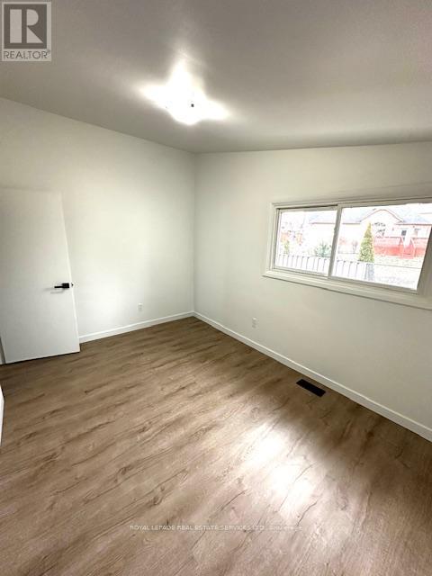 Single Family House Bungalow for Sale in  KAREN CRESCENT Hamilton (Mountview) 