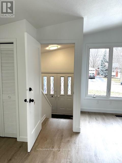 Single Family House Bungalow for Sale in  KAREN CRESCENT Hamilton (Mountview) 