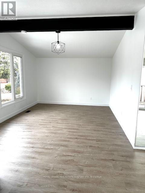 Single Family House Bungalow for Sale in  KAREN CRESCENT Hamilton (Mountview) 