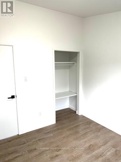 Single Family House Bungalow for Sale in  KAREN CRESCENT Hamilton (Mountview) 