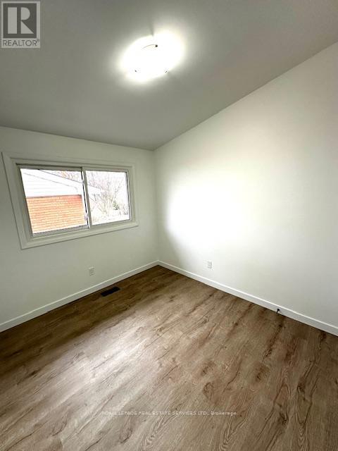 Single Family House Bungalow for Sale in  KAREN CRESCENT Hamilton (Mountview) 