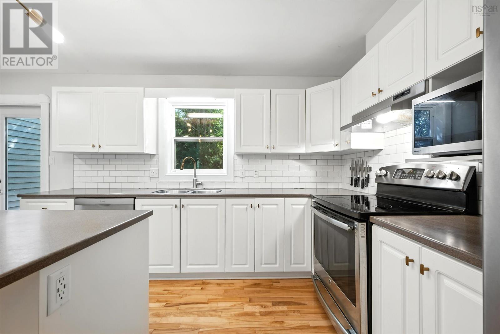 Property 31 of 47 of 221 Spinnaker Drive