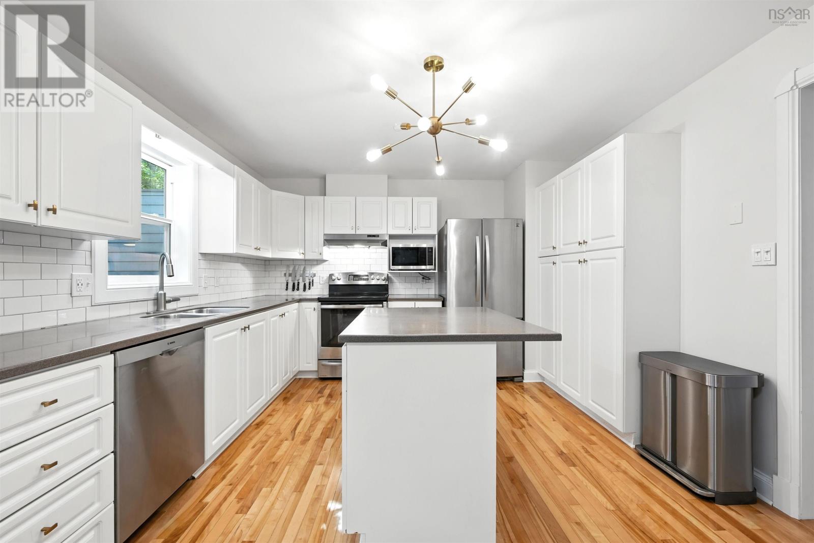 Property 33 of 47 of 221 Spinnaker Drive