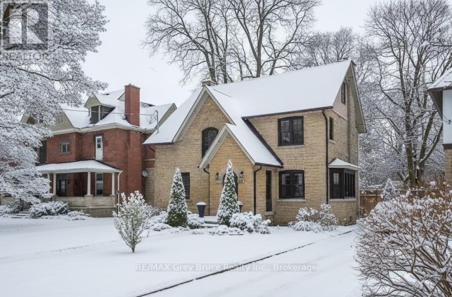 1075 4th Avenue West