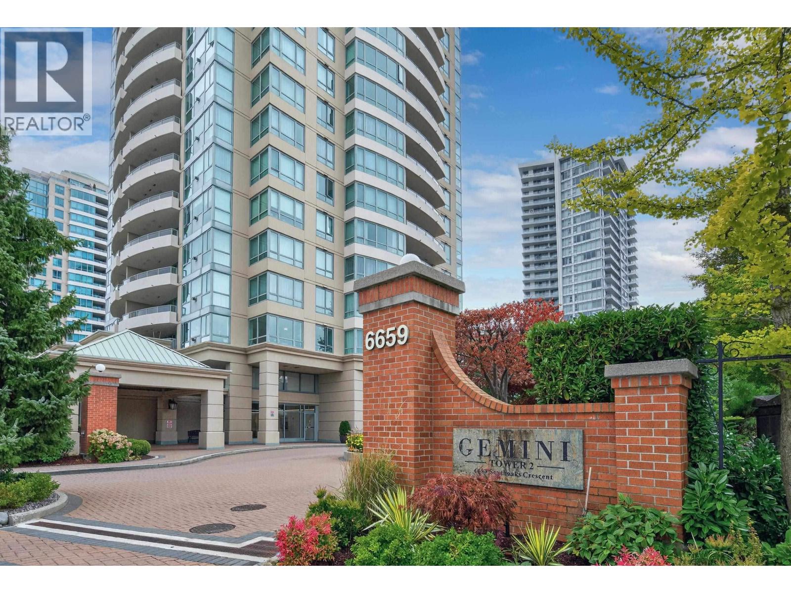 1803 6659 SOUTHOAKS CRESCENT - Photo 2 of 21, Burnaby, British Columbia