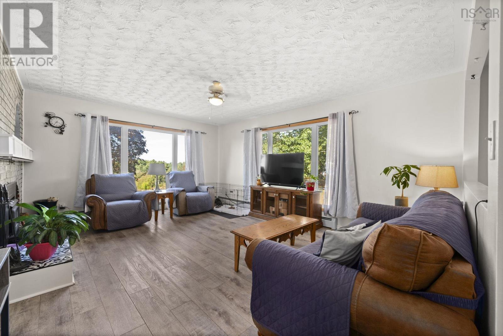 Property 36 of 50 of 387 Lawrence Road