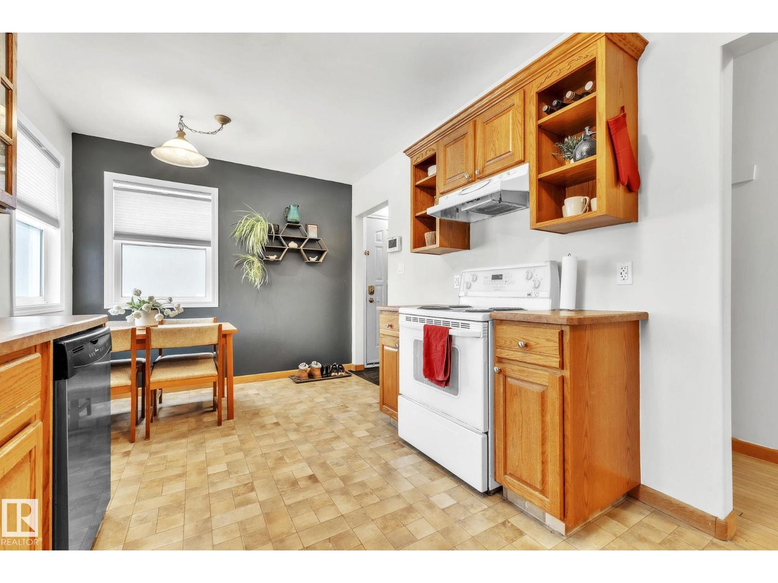 10851 92 ST NW, Edmonton