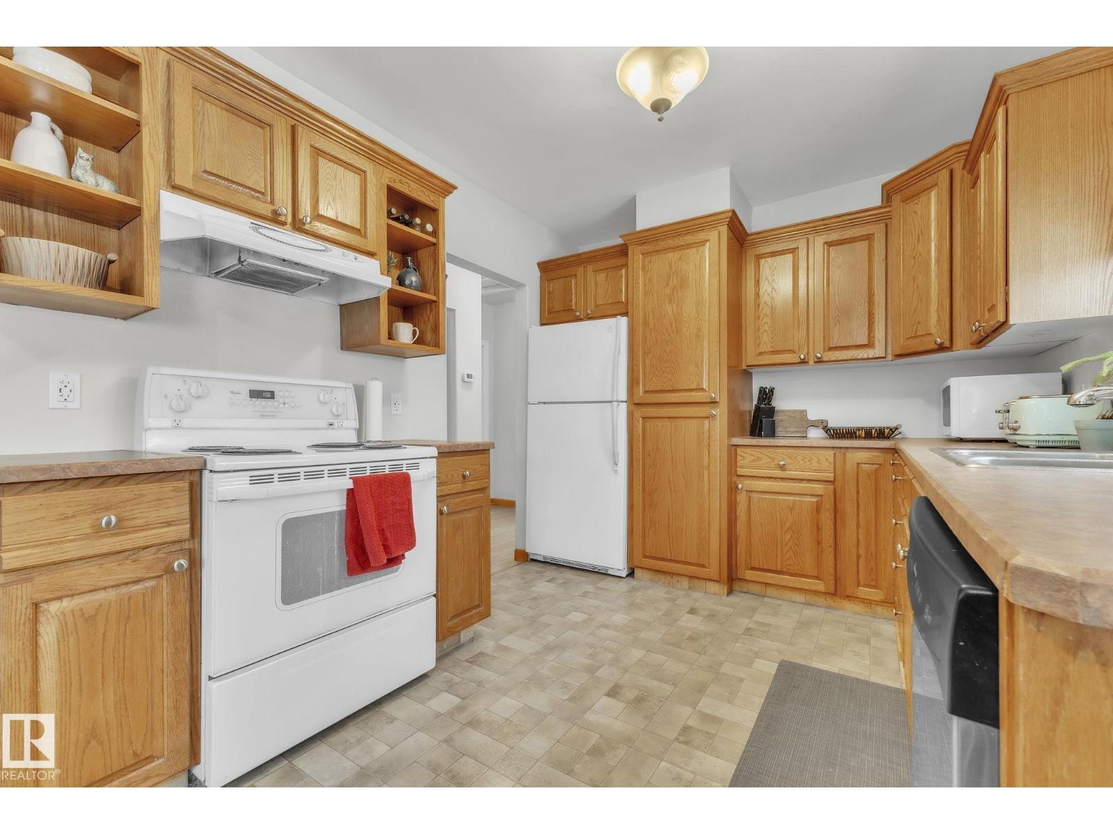 10851 92 ST NW, Edmonton