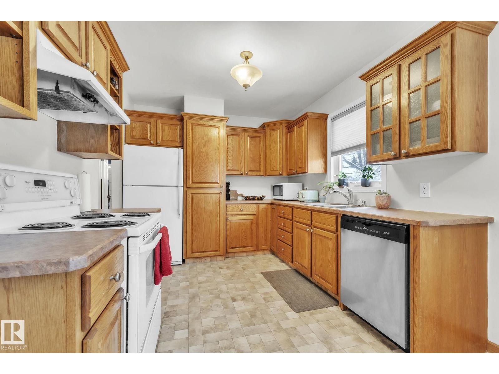 10851 92 ST NW, Edmonton