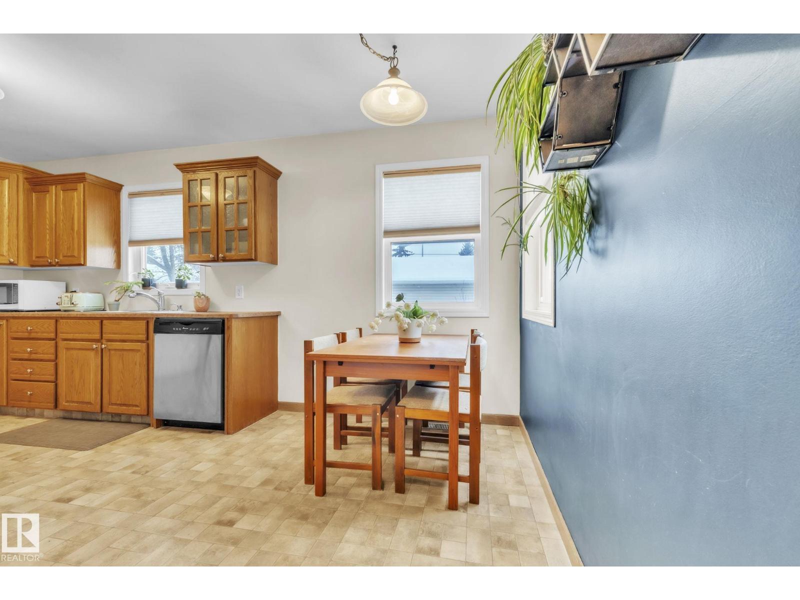 10851 92 ST NW, Edmonton