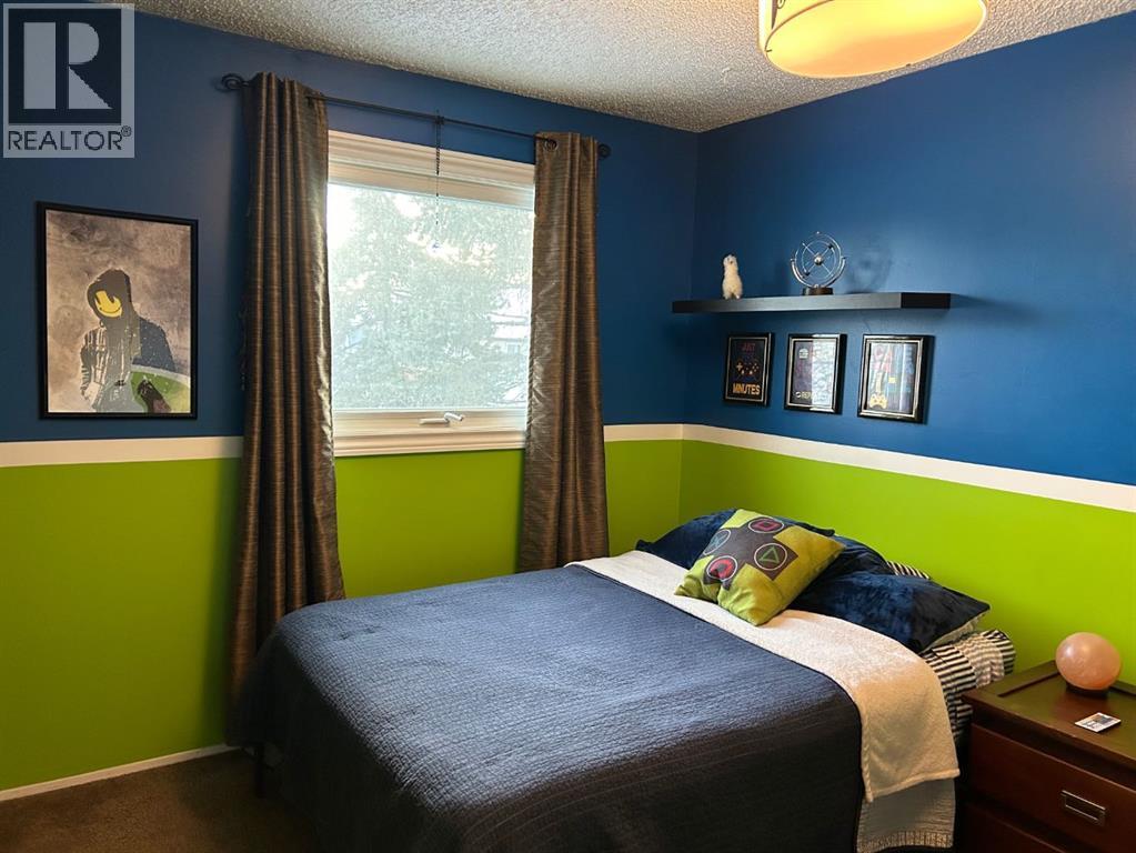 Single Family House 3 Level for Sale in  Falton Close NE Falconridge Calgary 