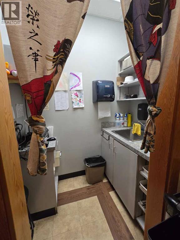 123 4 Street S - Photo 4 of 34, Lethbridge, Alberta