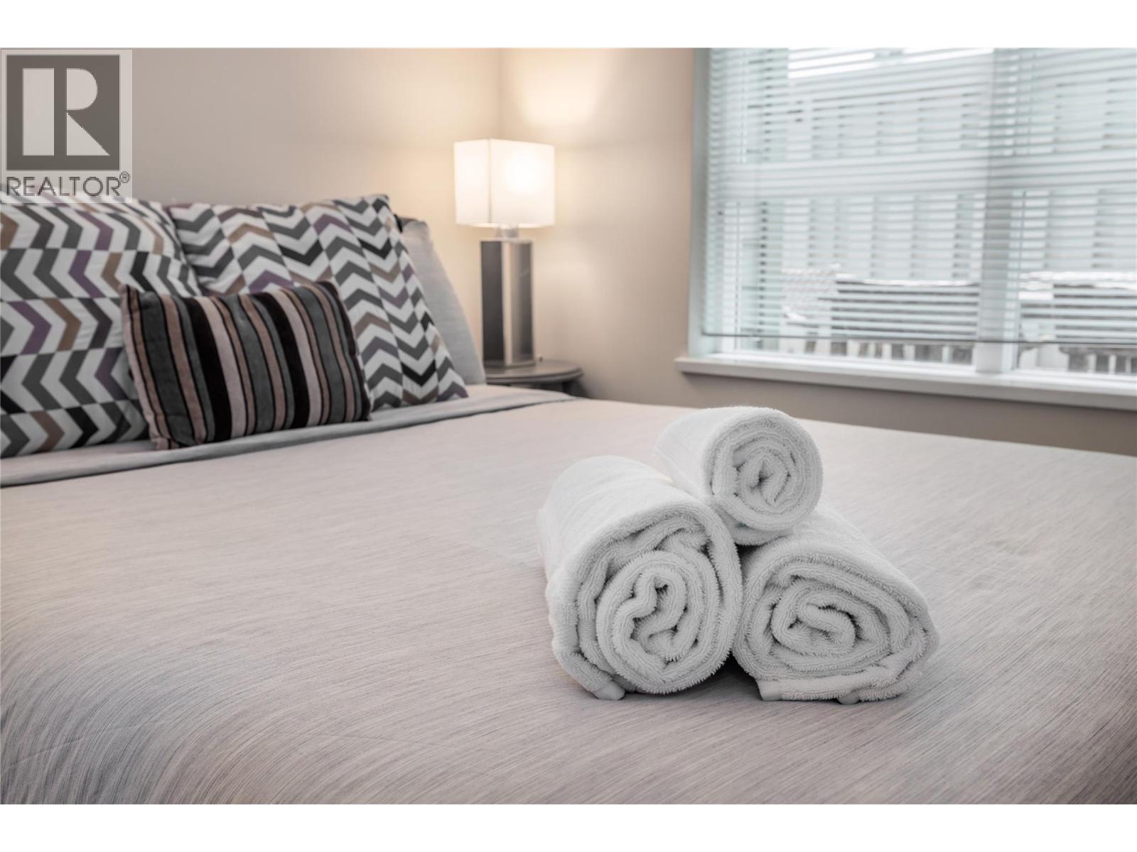 105 1093 Sunset Drive, Kelowna