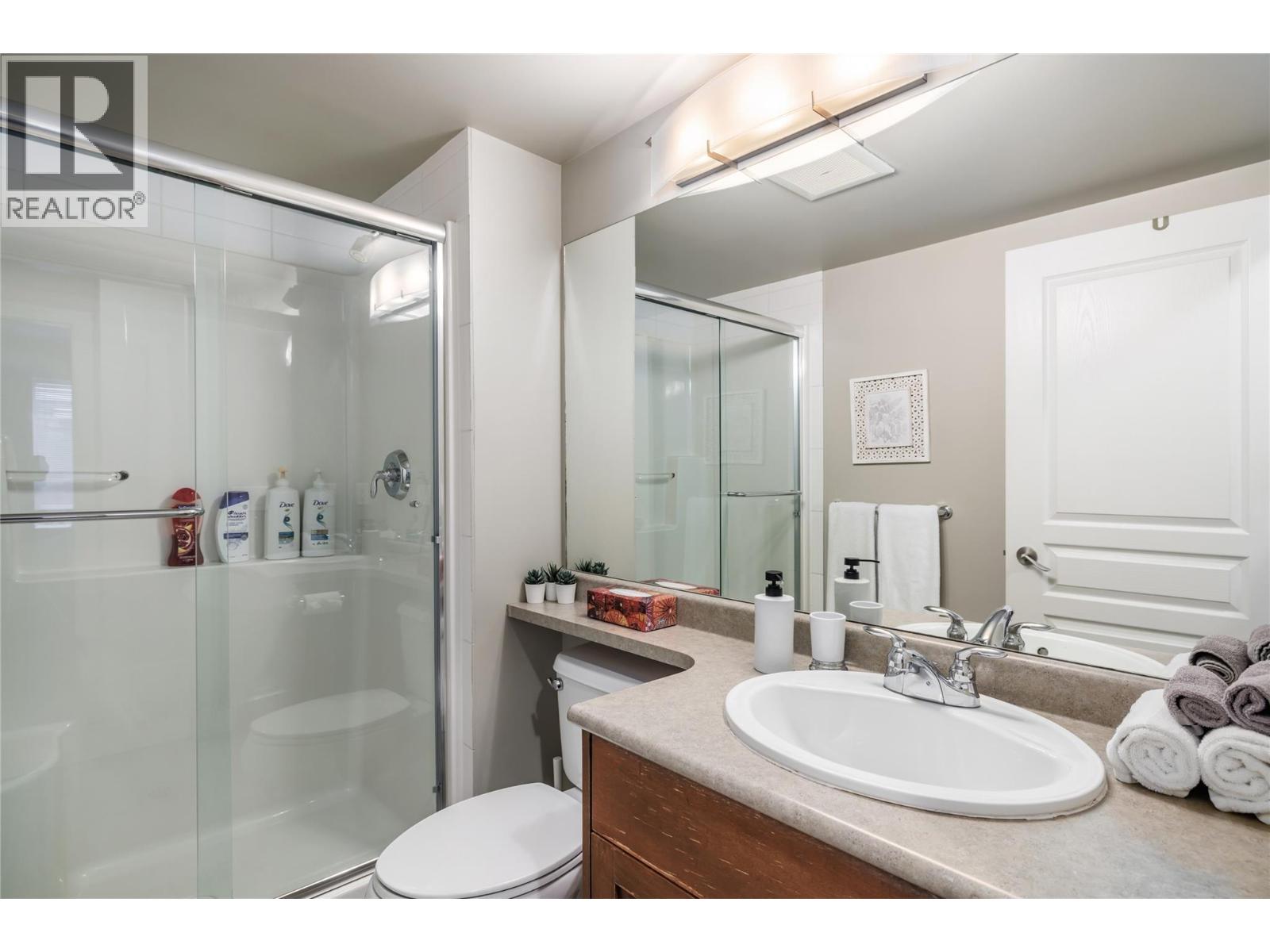 105 1093 Sunset Drive, Kelowna