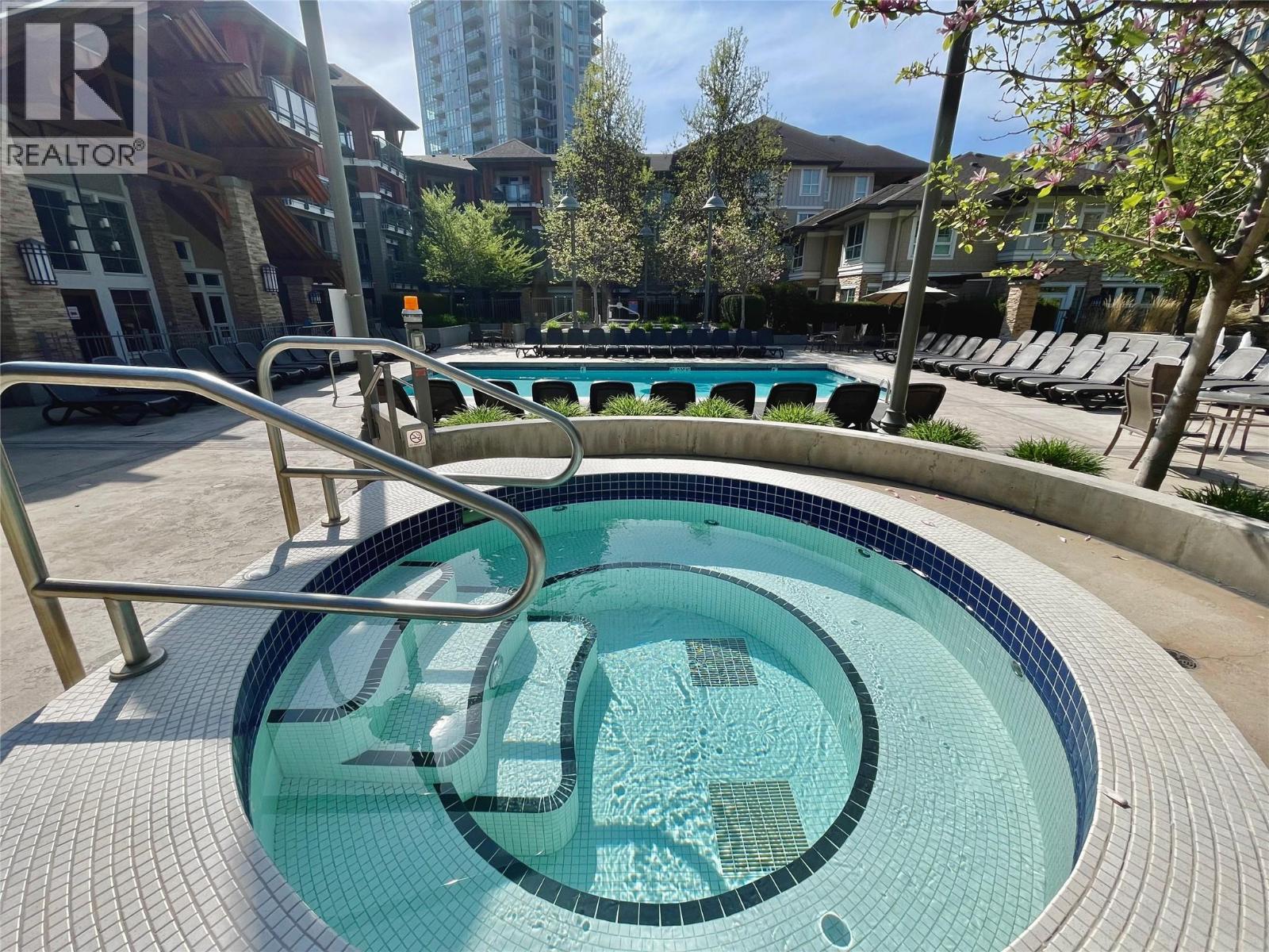 105 1093 Sunset Drive, Kelowna