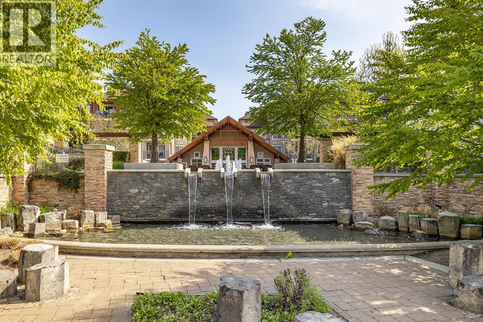 105 1093 Sunset Drive, Kelowna