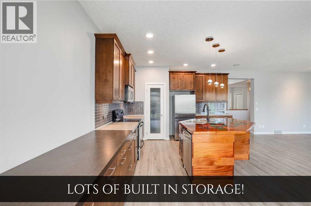 Single Family House for Sale in  Pantego Bay NW Panorama Hills Calgary 