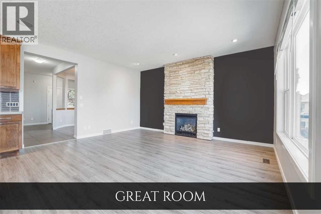 Single Family House for Sale in  Pantego Bay NW Panorama Hills Calgary 