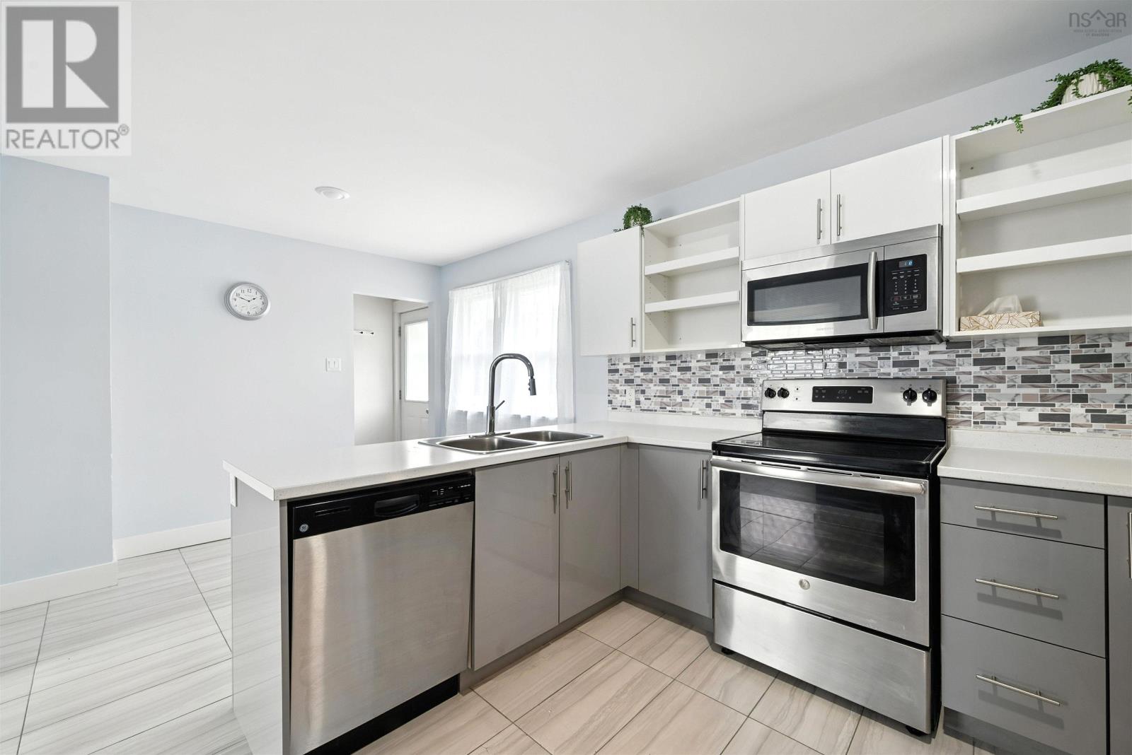 Property 34 of 38 of 81 Adelaide Avenue