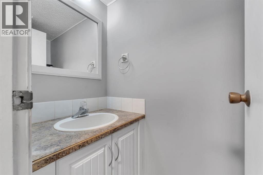 Single Family House for Sale in  Falton Court NE Falconridge Calgary 