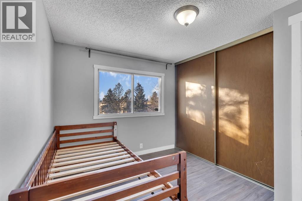 Single Family House for Sale in  Falton Court NE Falconridge Calgary 