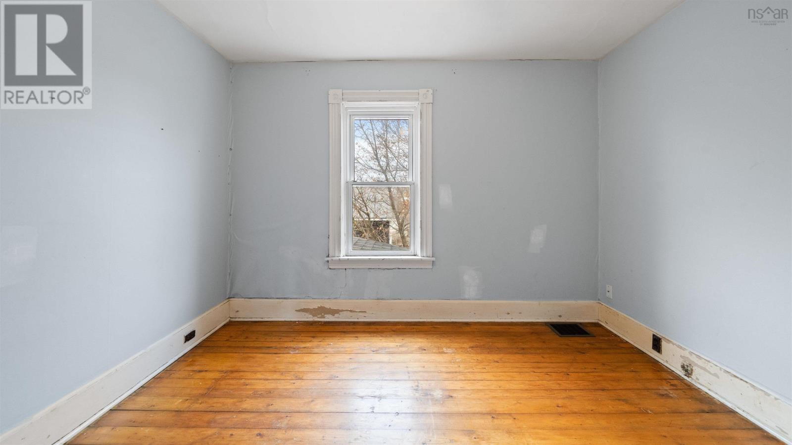 Property 22 of 37 of 515 Pleasant Street