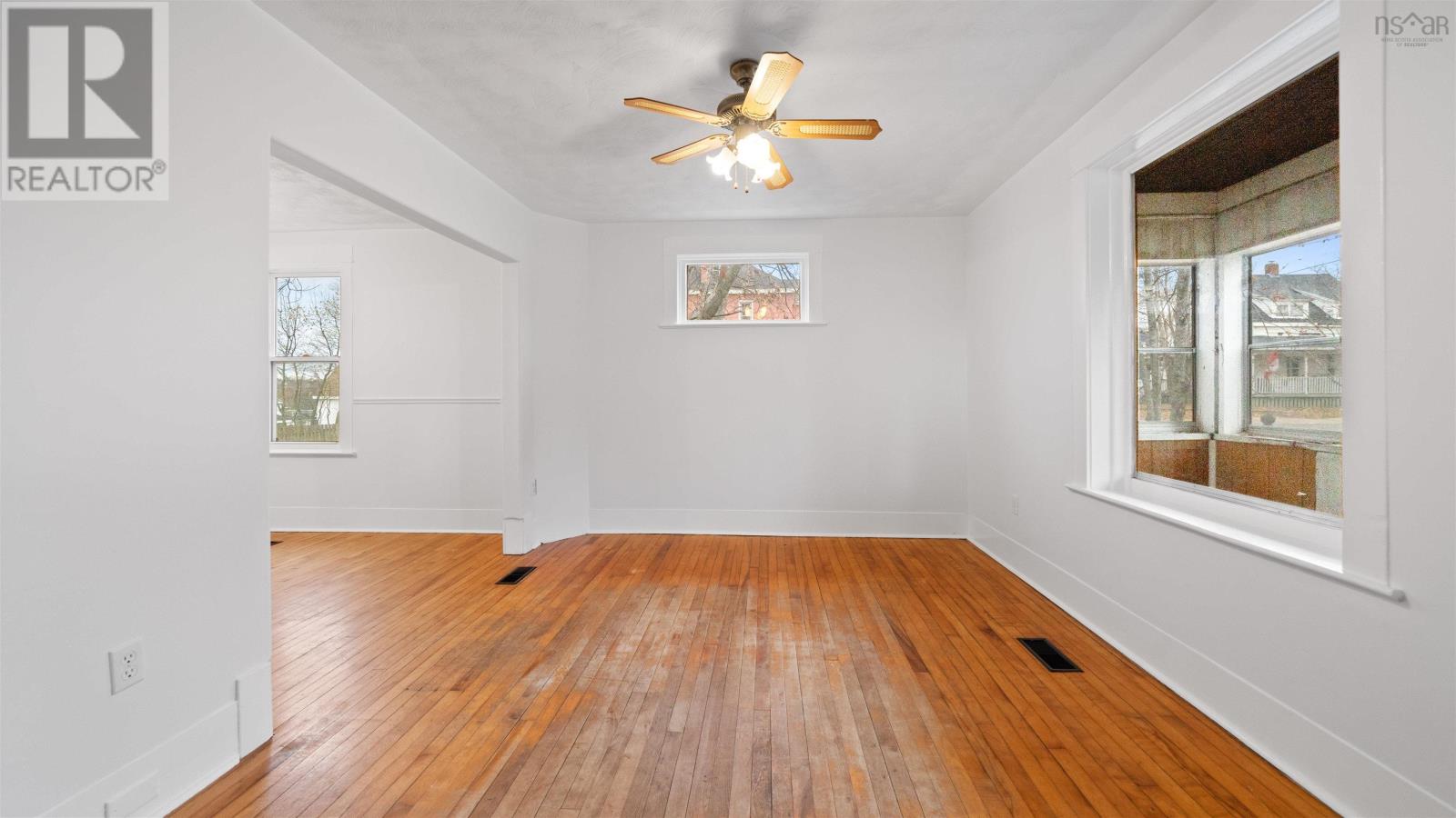 Property 30 of 37 of 515 Pleasant Street