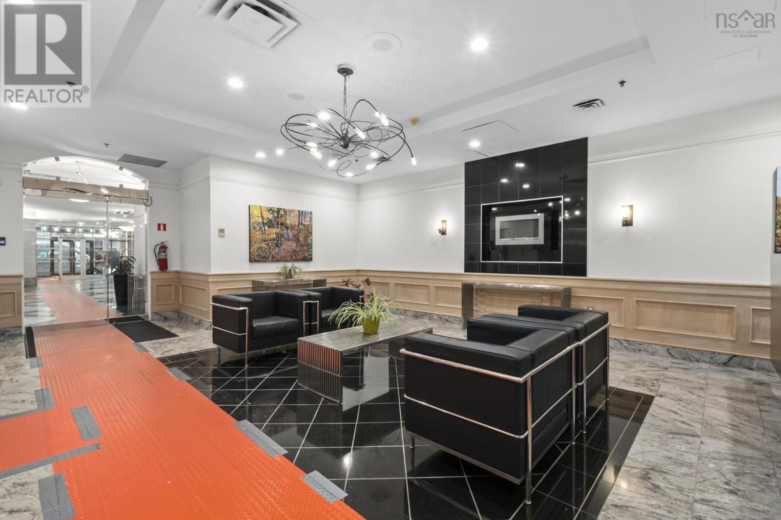 Property 41 of 50 of 702 1465 Brenton Street