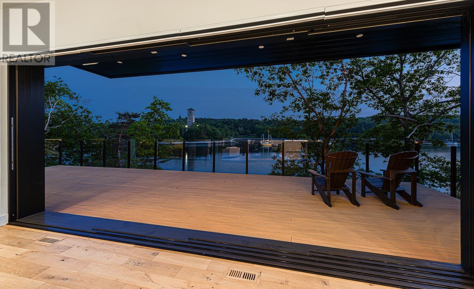 Property 20 of 49 of 1160 Rockcliffe Street