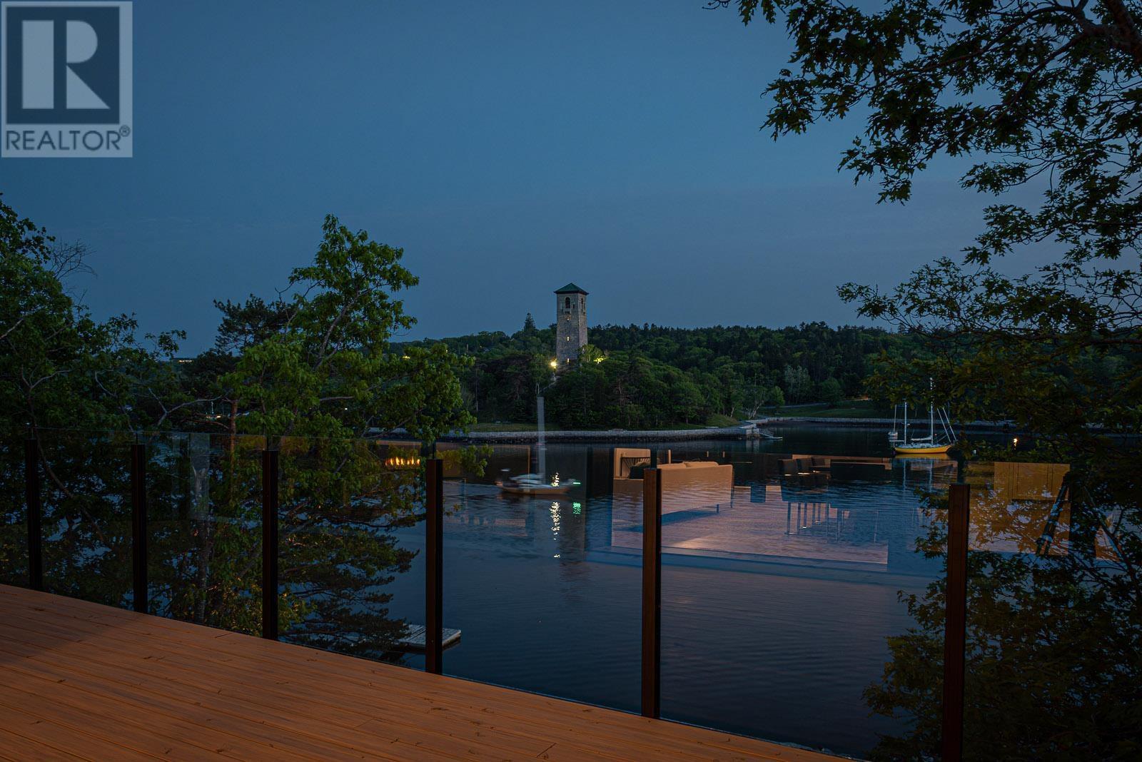 Property 34 of 49 of 1160 Rockcliffe Street