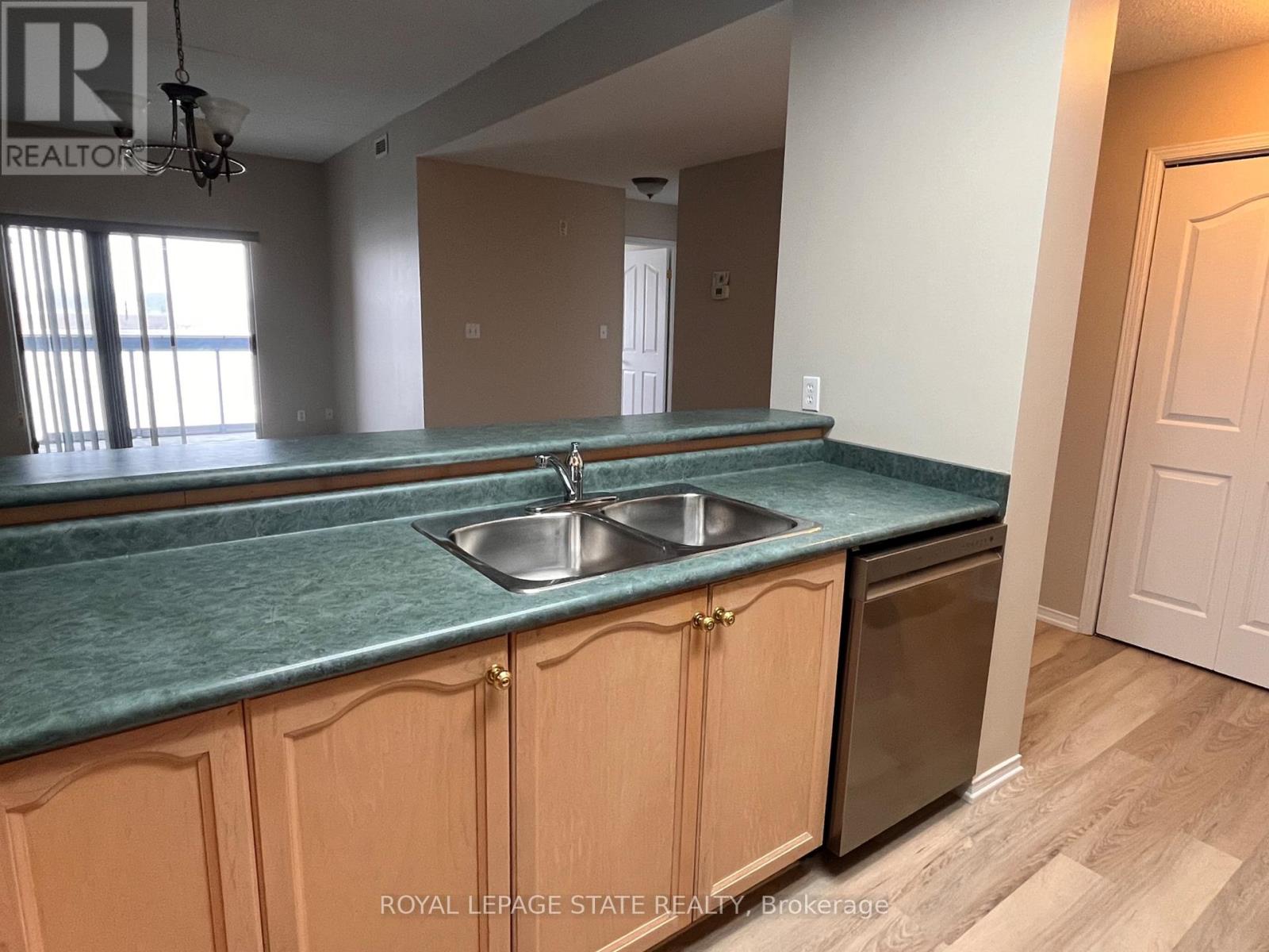 #203 210 MAIN STREET E - 17
