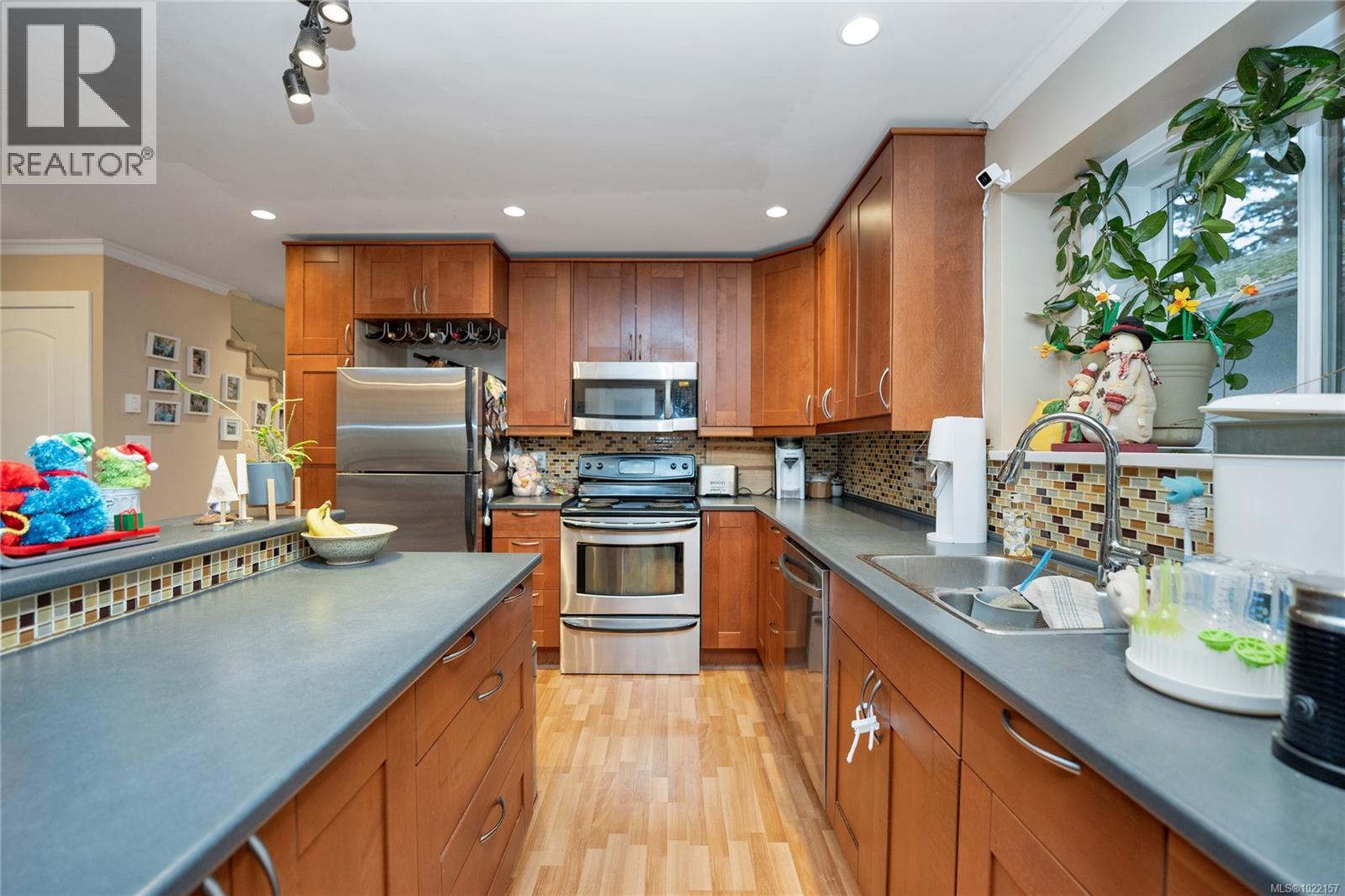 2229 Arbutus Rd, Saanich