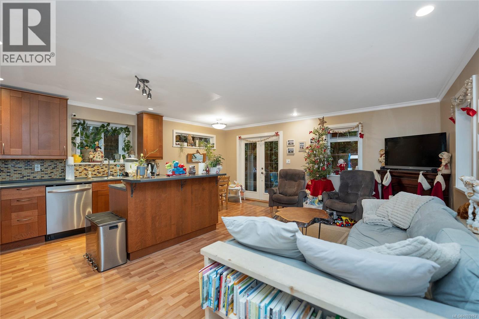 2229 Arbutus Rd, Saanich