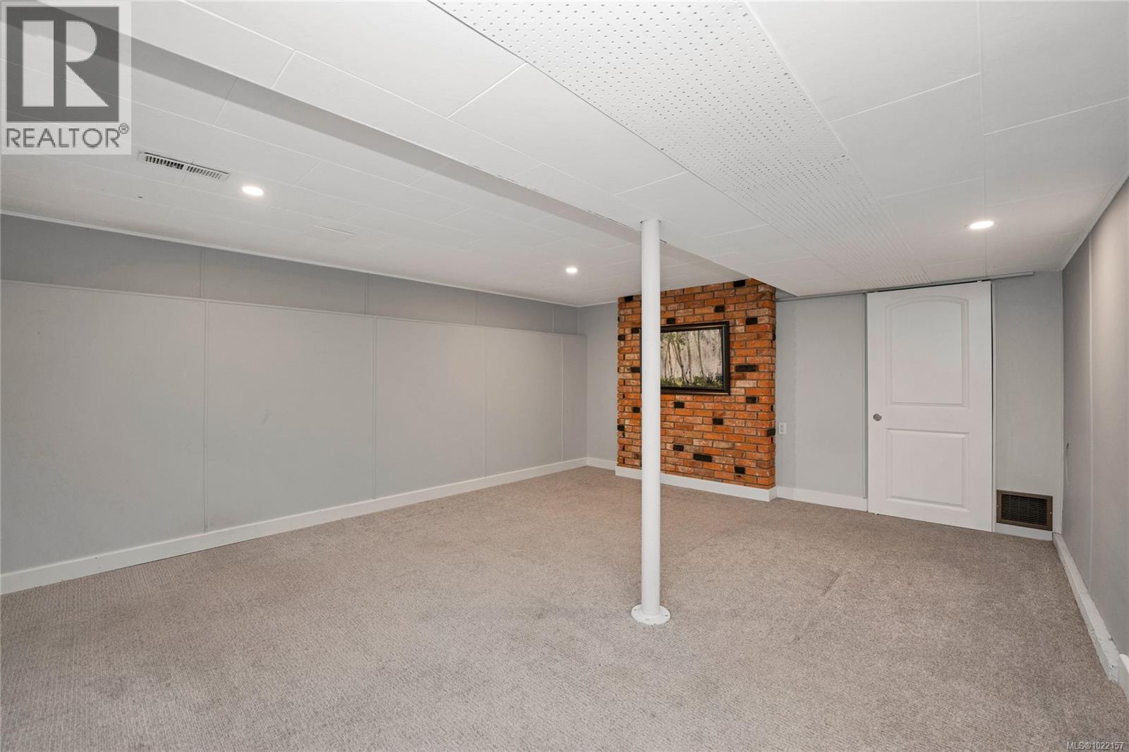 2229 Arbutus Rd, Saanich