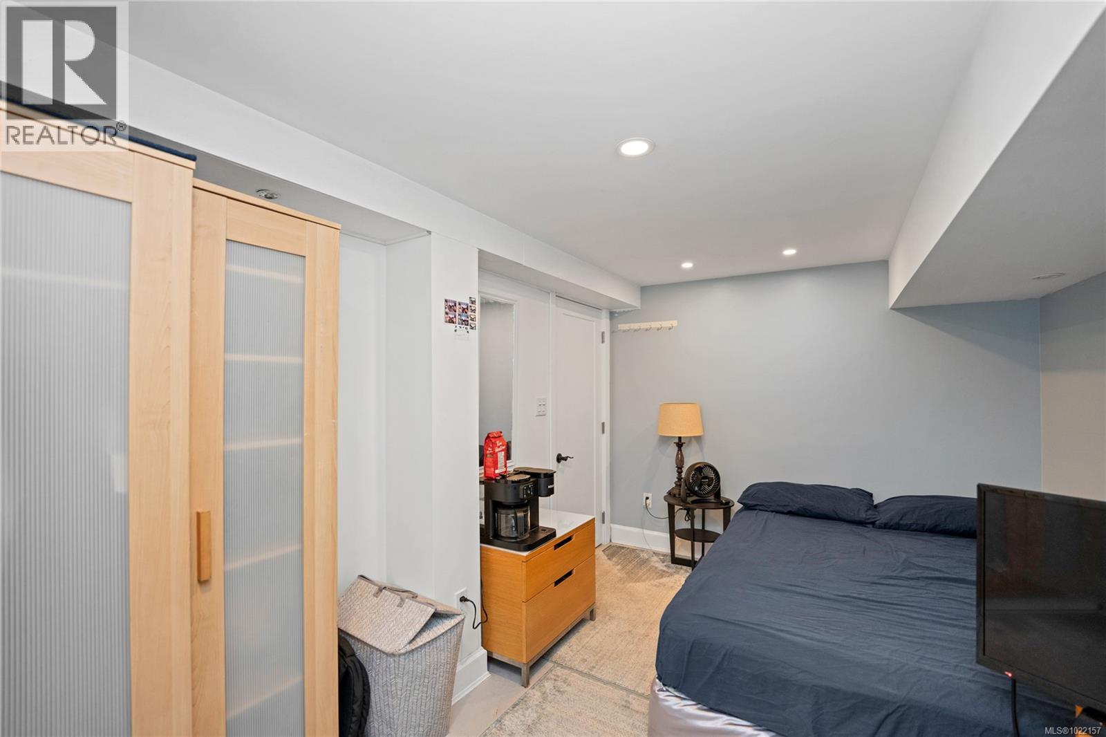 2229 Arbutus Rd, Saanich