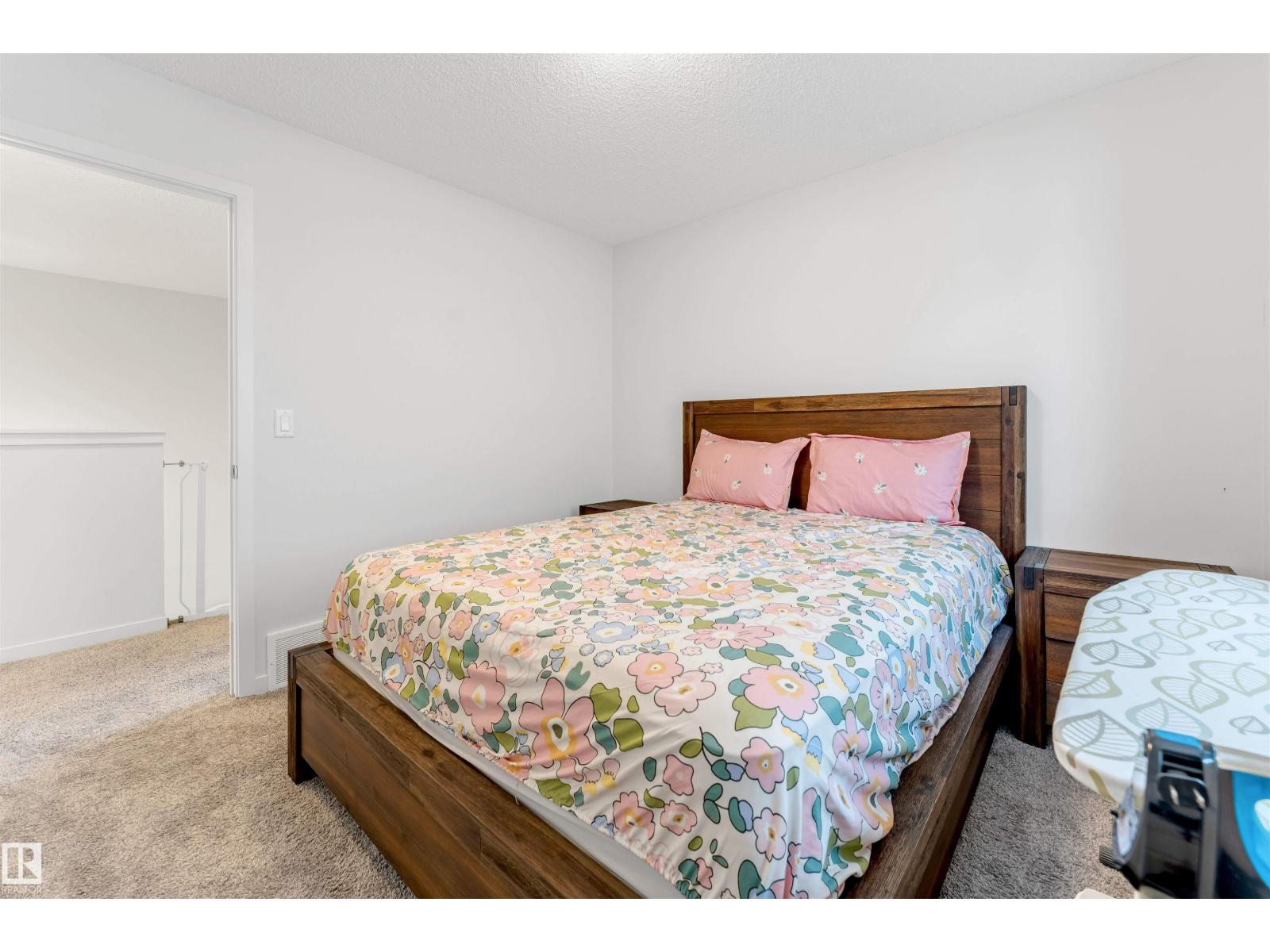 933 MCCONACHIE BV NW, Edmonton