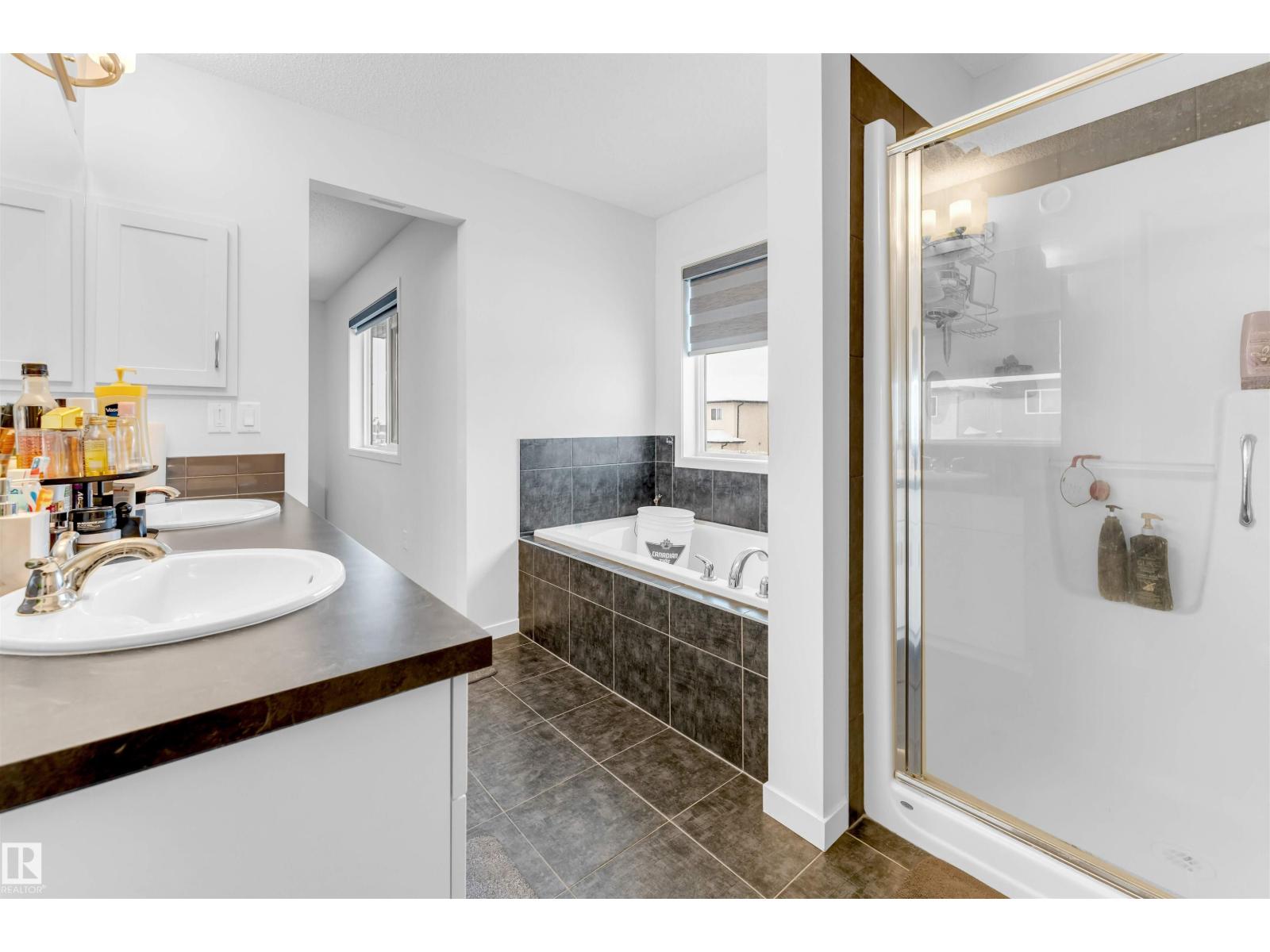 933 MCCONACHIE BV NW, Edmonton