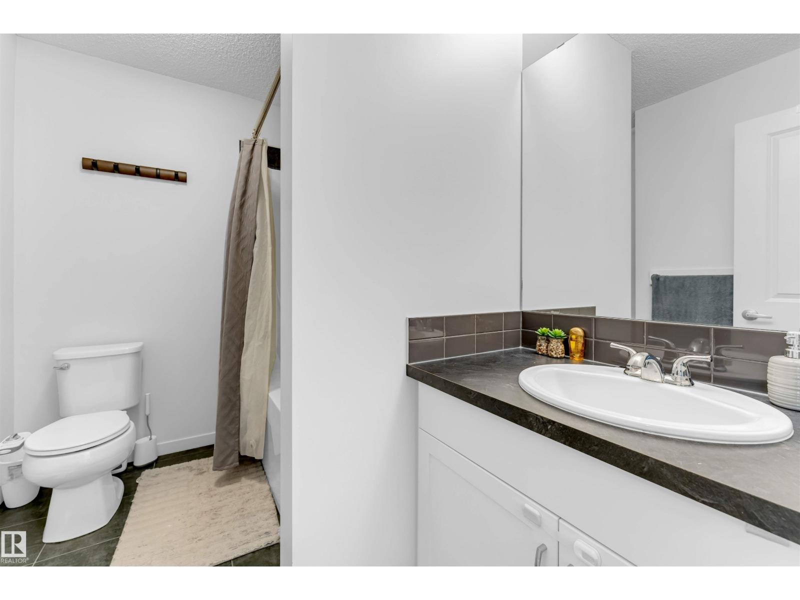 933 MCCONACHIE BV NW, Edmonton