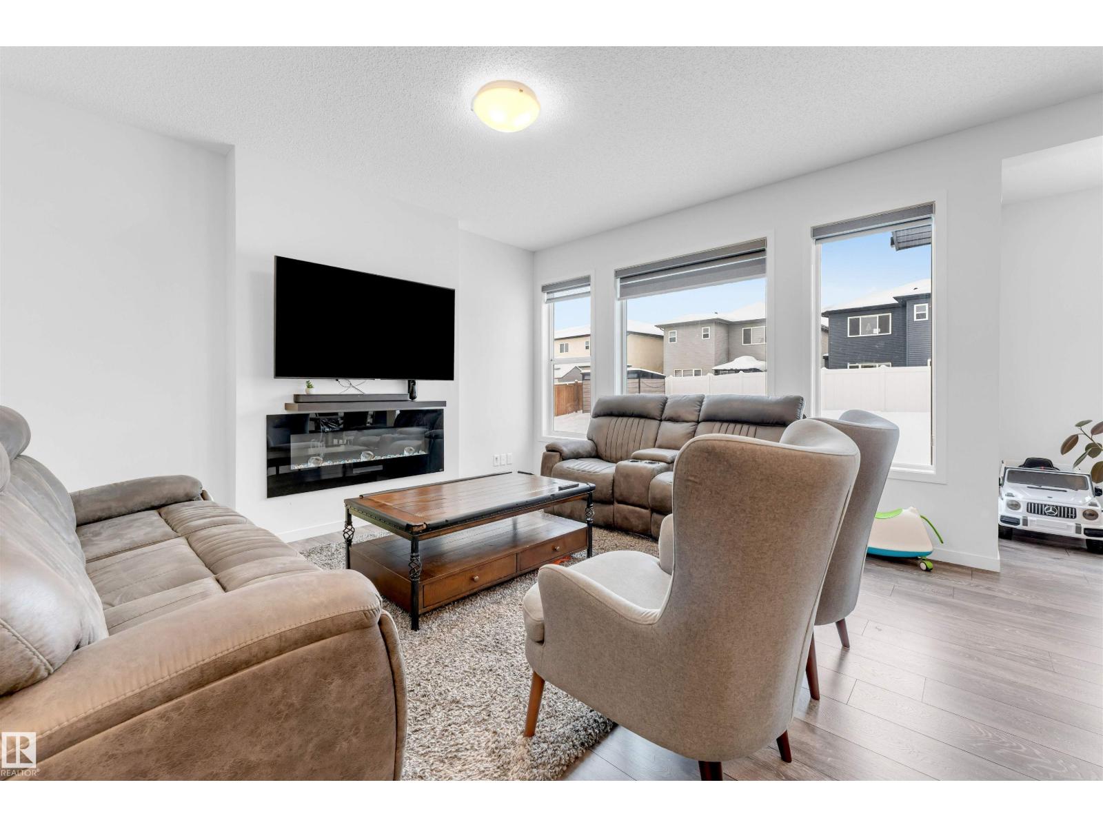 933 MCCONACHIE BV NW, Edmonton