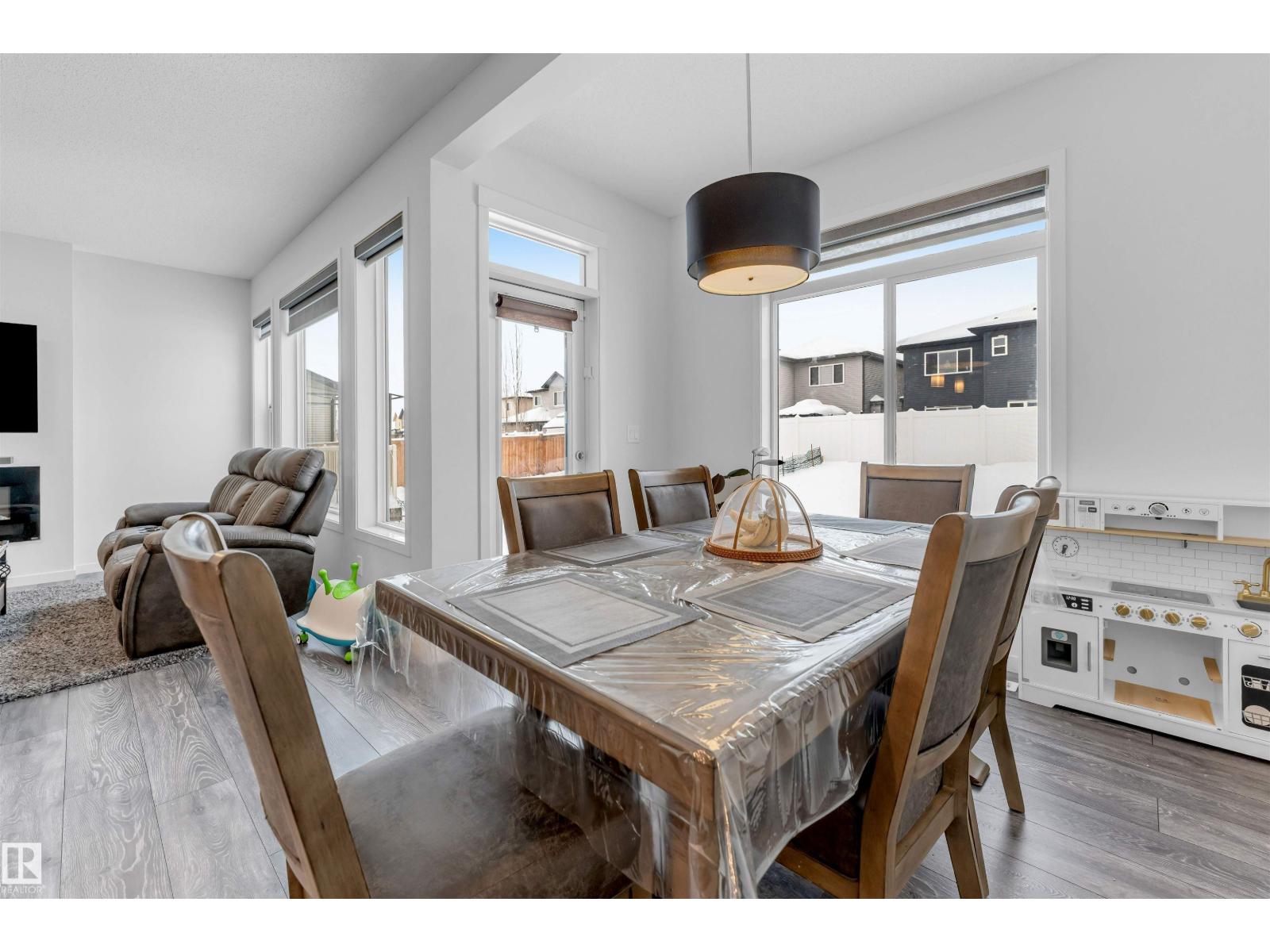 933 MCCONACHIE BV NW, Edmonton