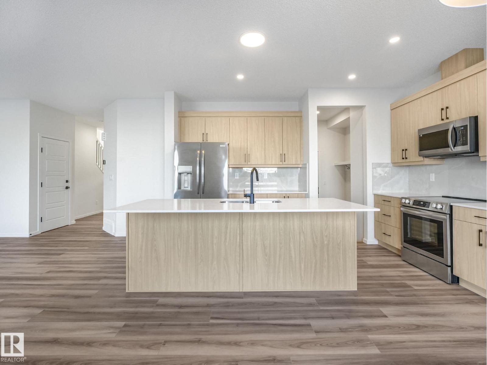20506 16A AV NW, Edmonton